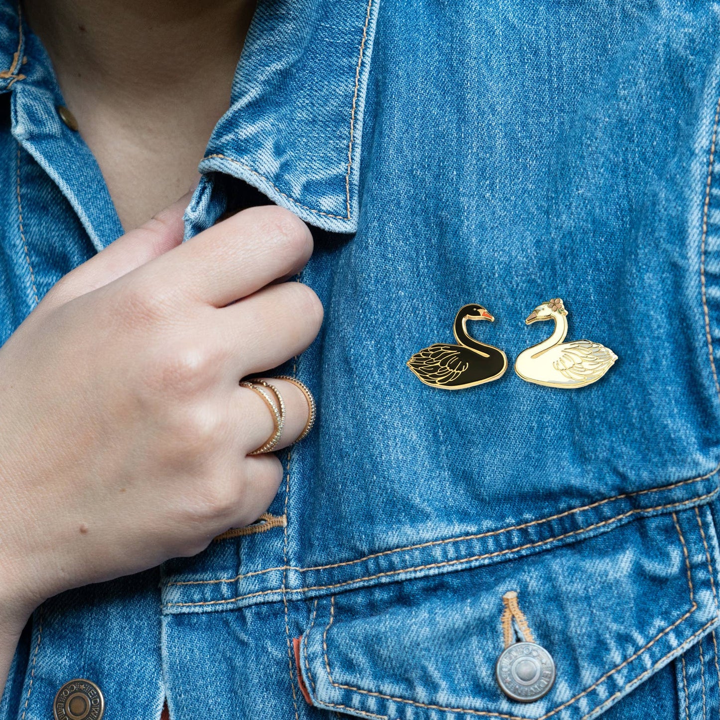 Swans in Love Pin Set