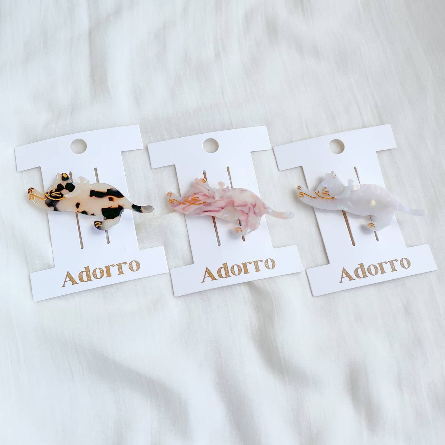 Stretching Cat Hair Clip