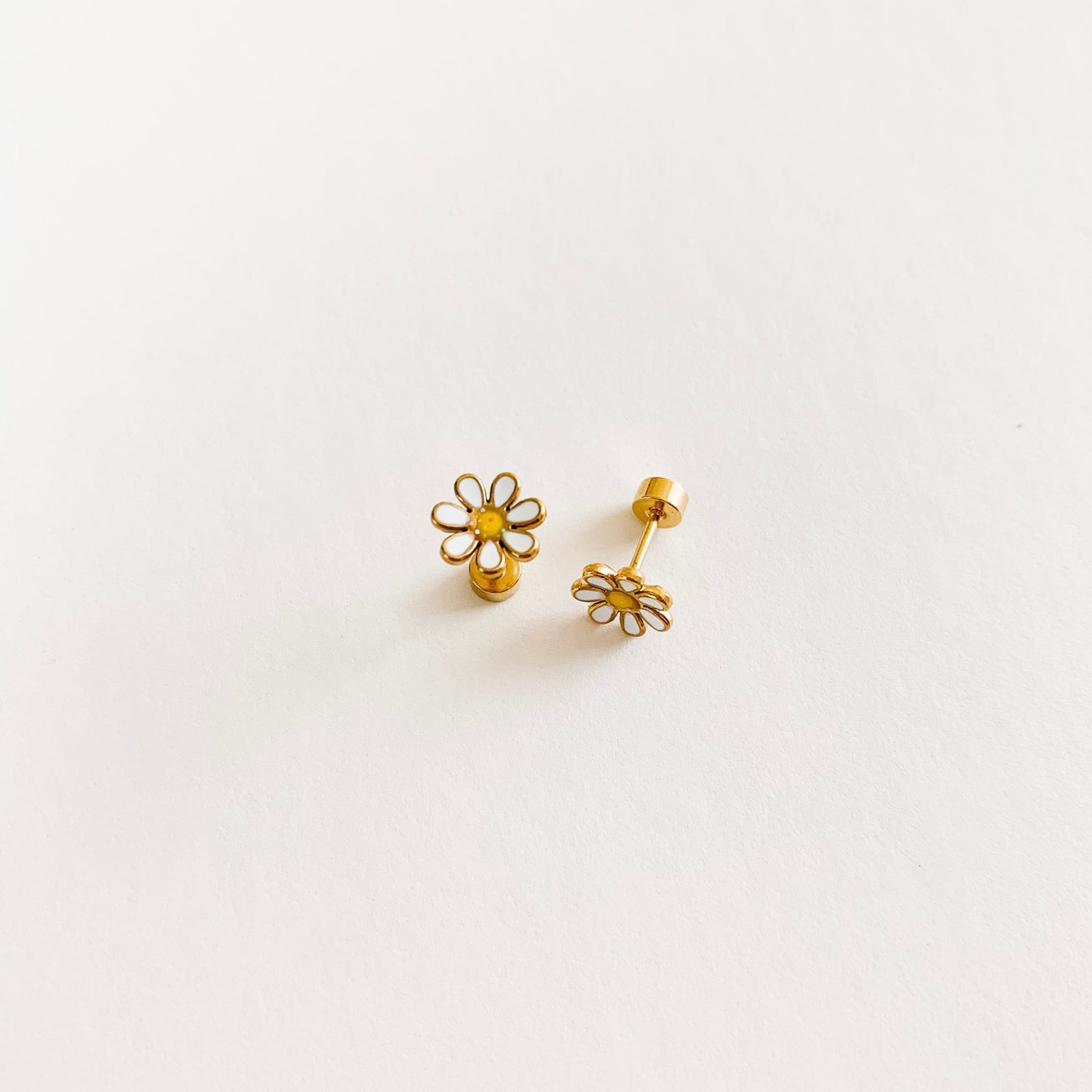 Teeny Daisy Nap Earrings