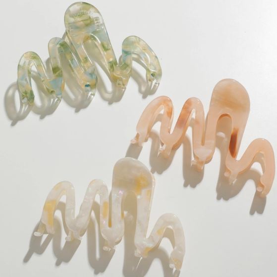 Willow Spring Wave Claw Clip