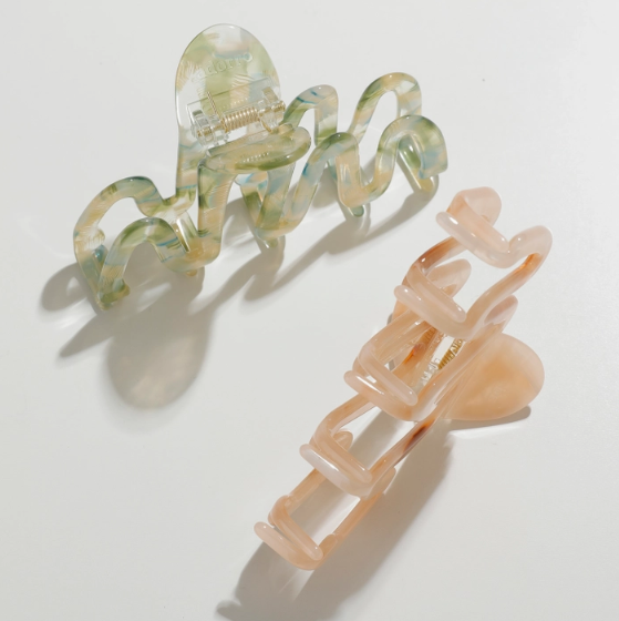 Willow Spring Wave Claw Clip