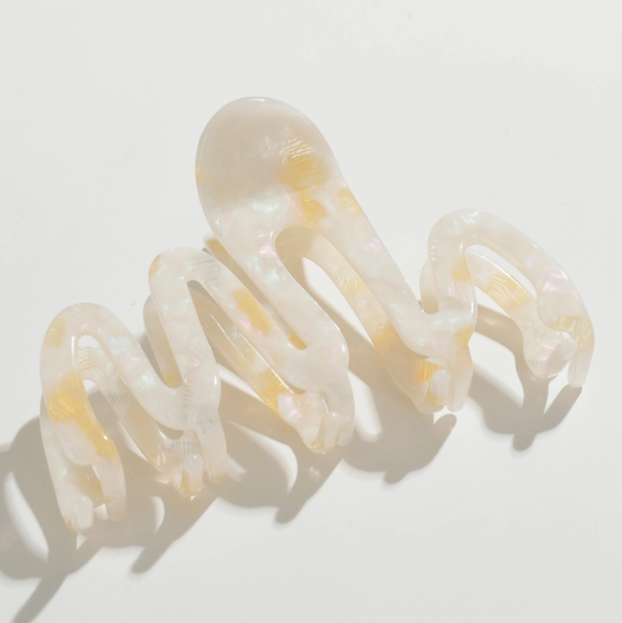 Willow Spring Wave Claw Clip