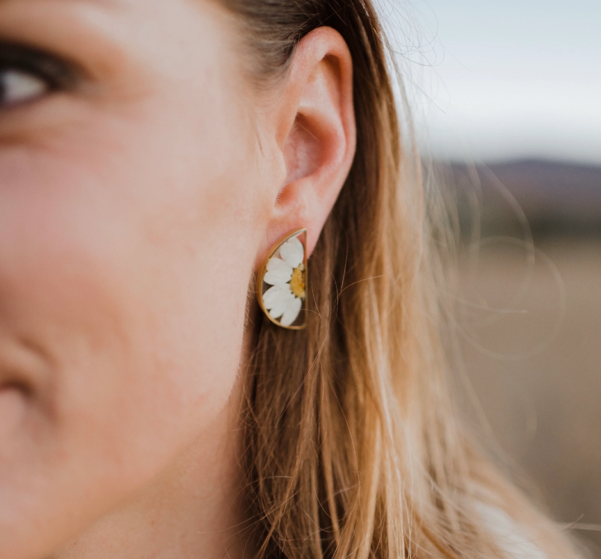 Daisy Stud Earrings - Seed and Soil