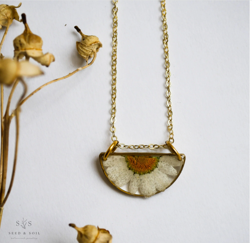 Luna Daisy Necklace