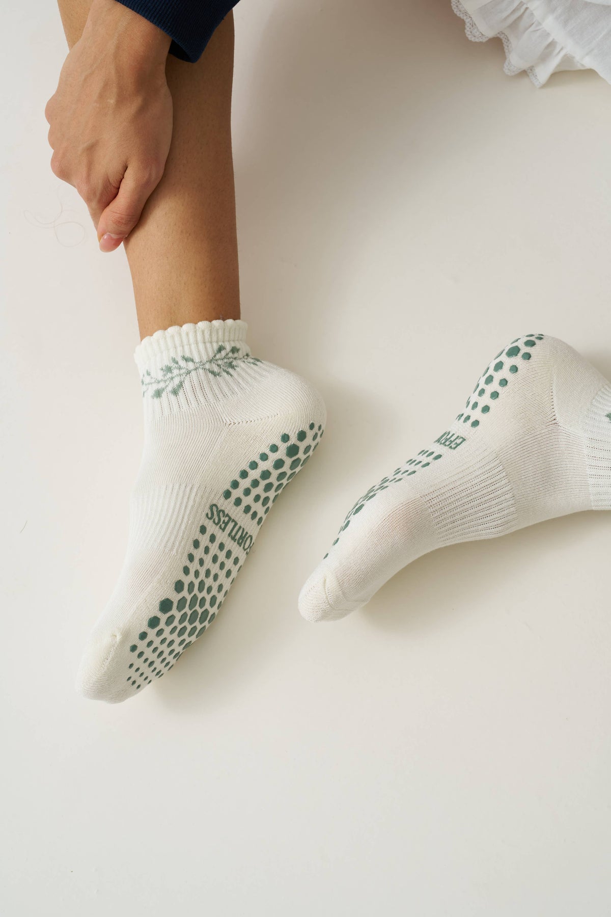 Garland Cropped Crew Grip Sock