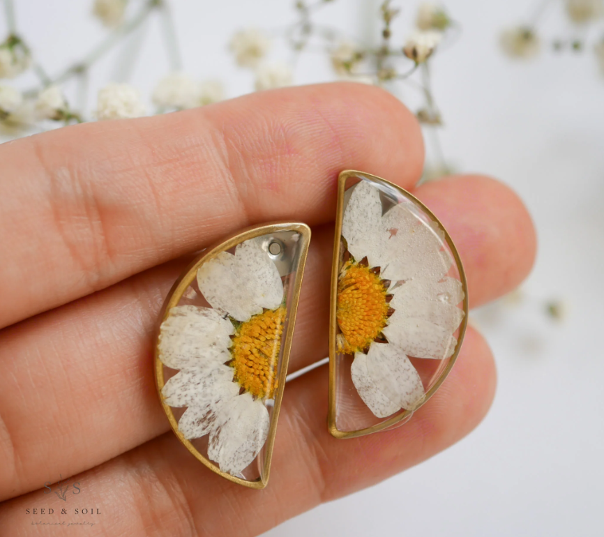 Daisy Stud Earrings - Seed and Soil