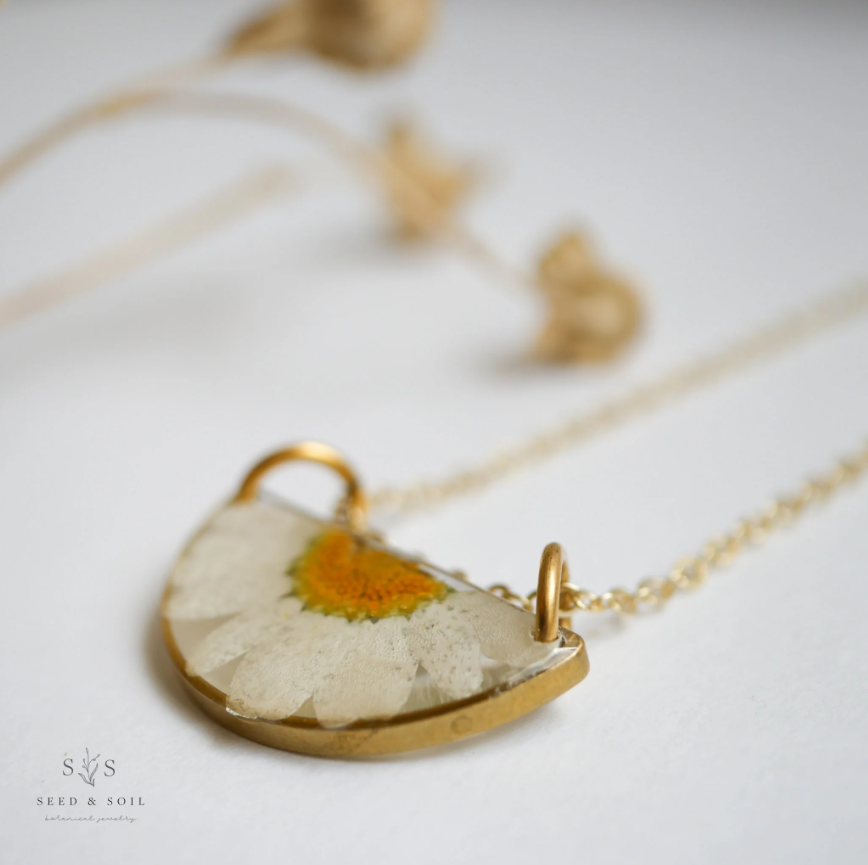 Luna Daisy Necklace