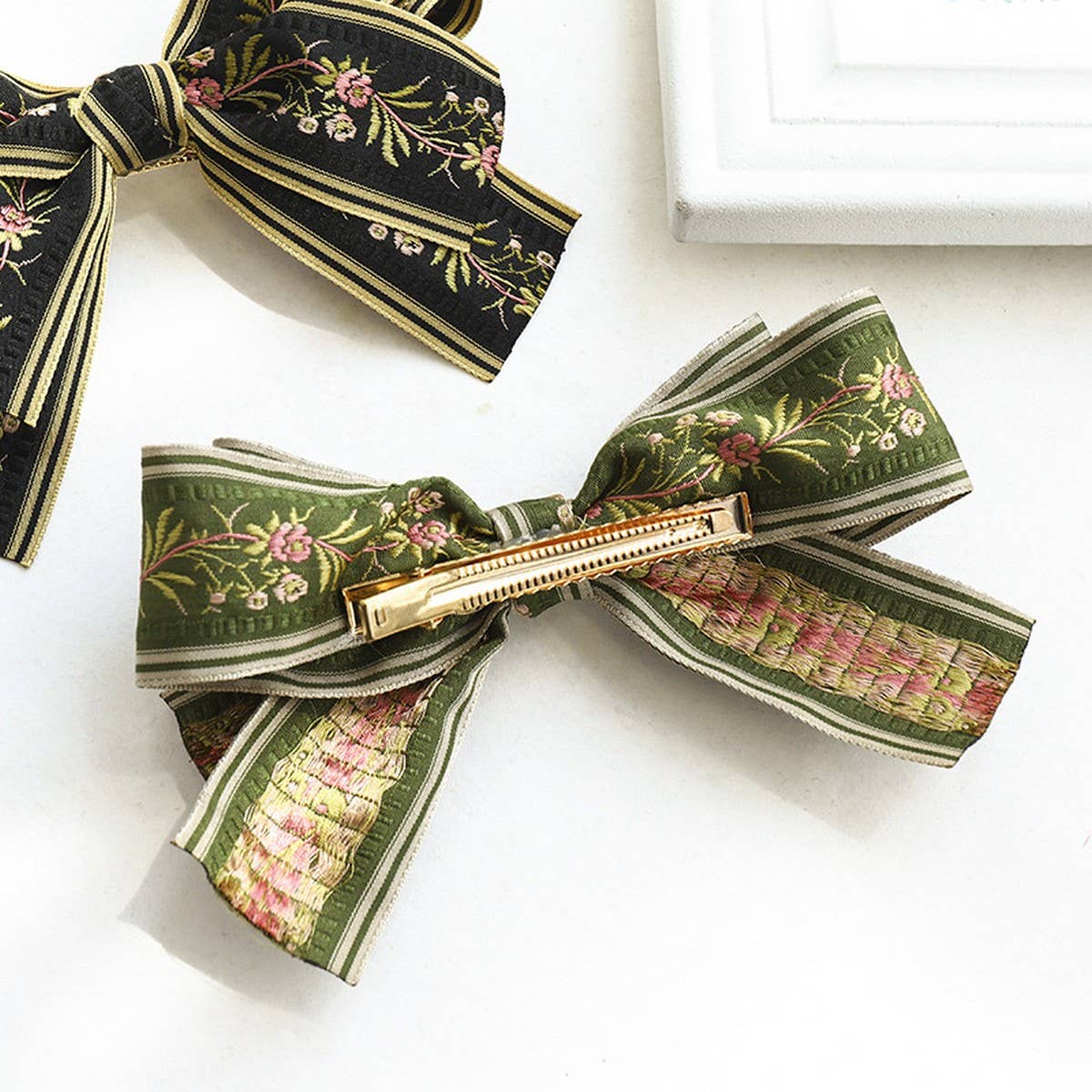 Vintage Vêtement Embroidered Bows